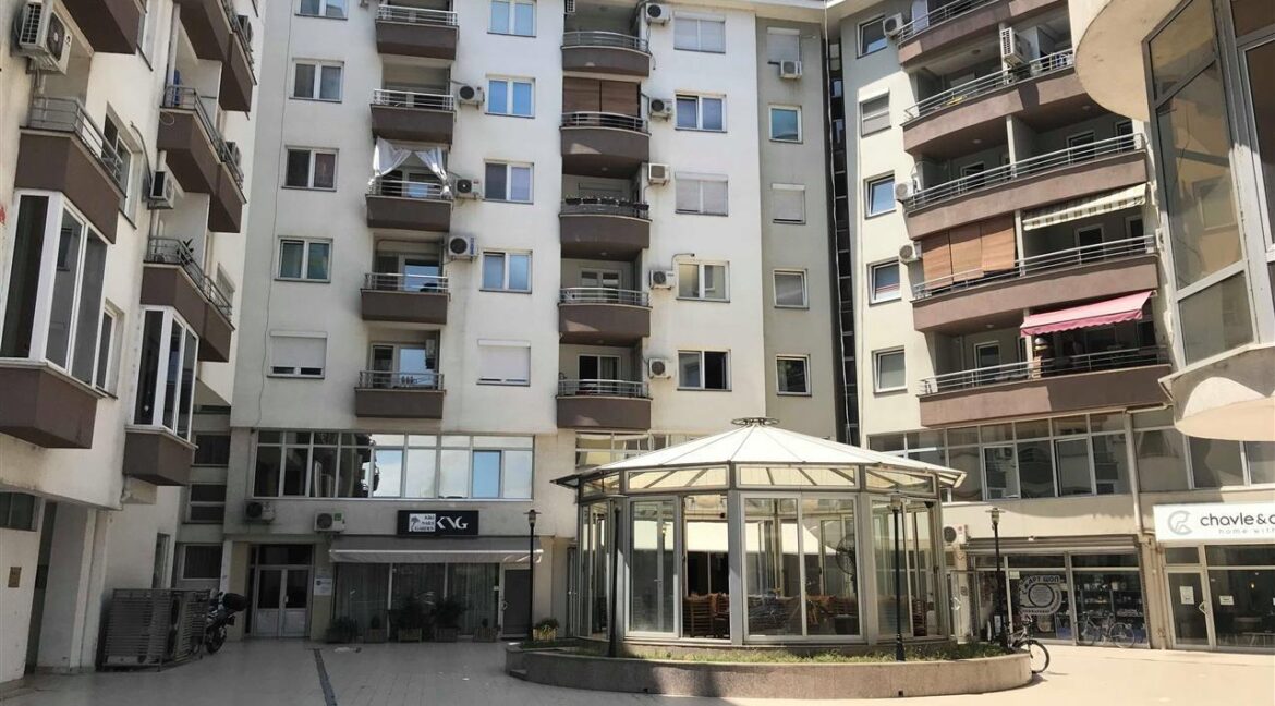 Se-izdava-stan-vo-centar-na-Skopje (3)