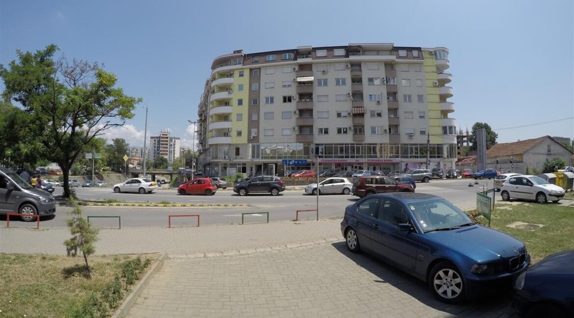 Se-izdava-stan-vo-centar-na-Skopje (5)